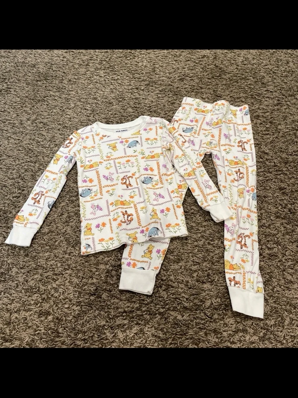 Old Navy and Disney Winnie the Pooh pajama set size 5T